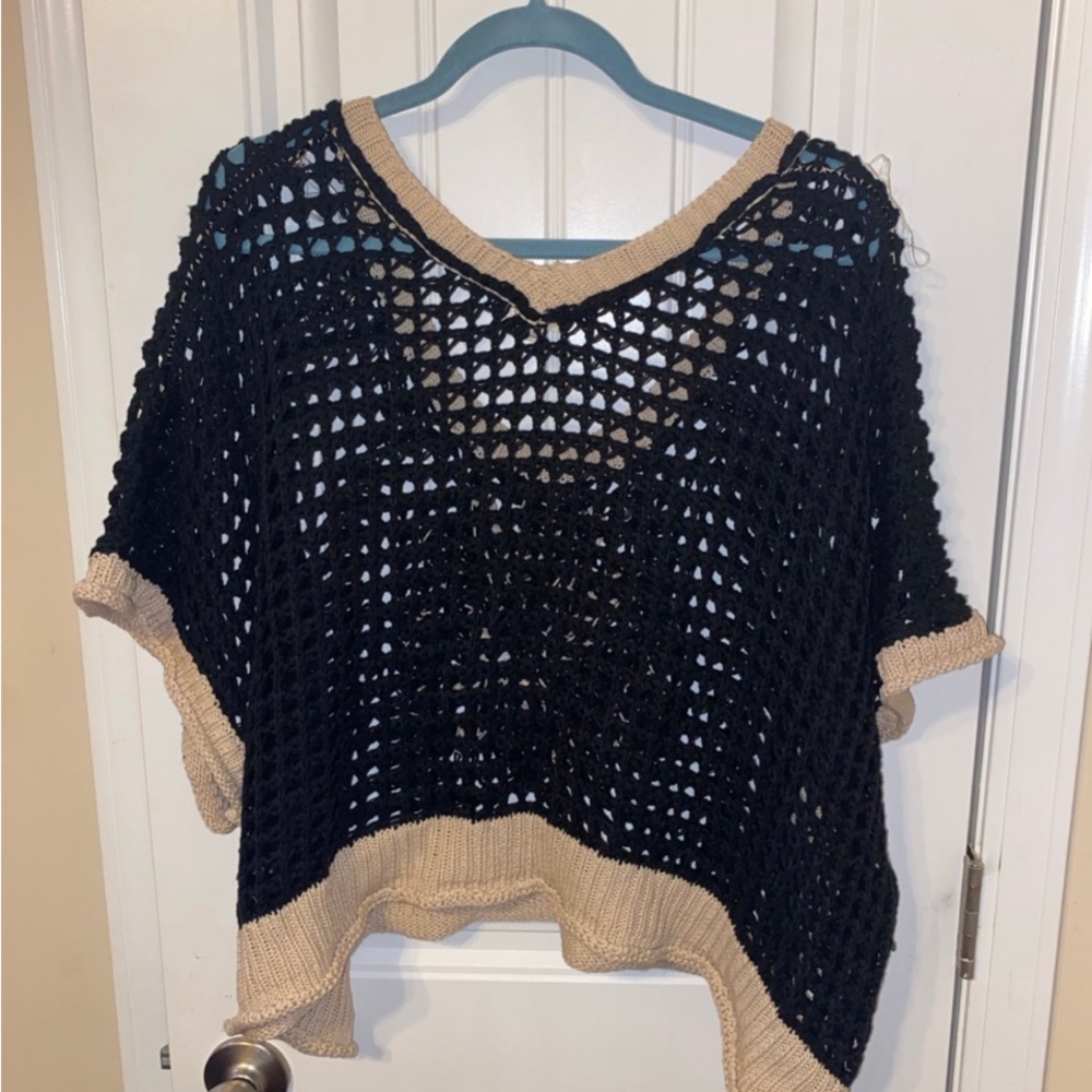 NWOT POL Black and Cream Floral Crochet Poncho L - Picture 3 of 9